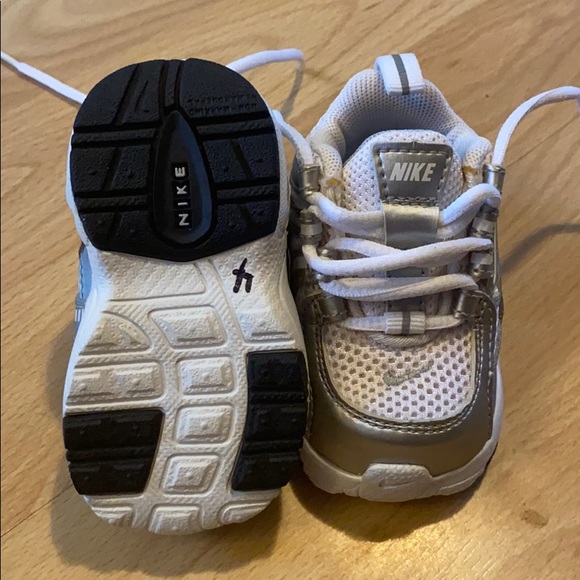 4T Nike toddlers shoes - Picture 3 of 4